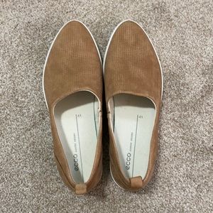 Like new! ECCO slip on sneakers, size 10 women’s